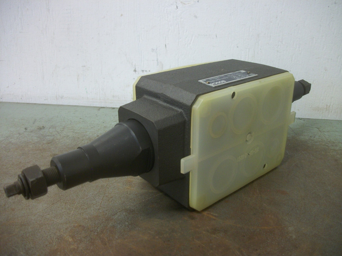 BOSCH HYDRAULIC VALVE 0 811 321 055 315BAR NOB