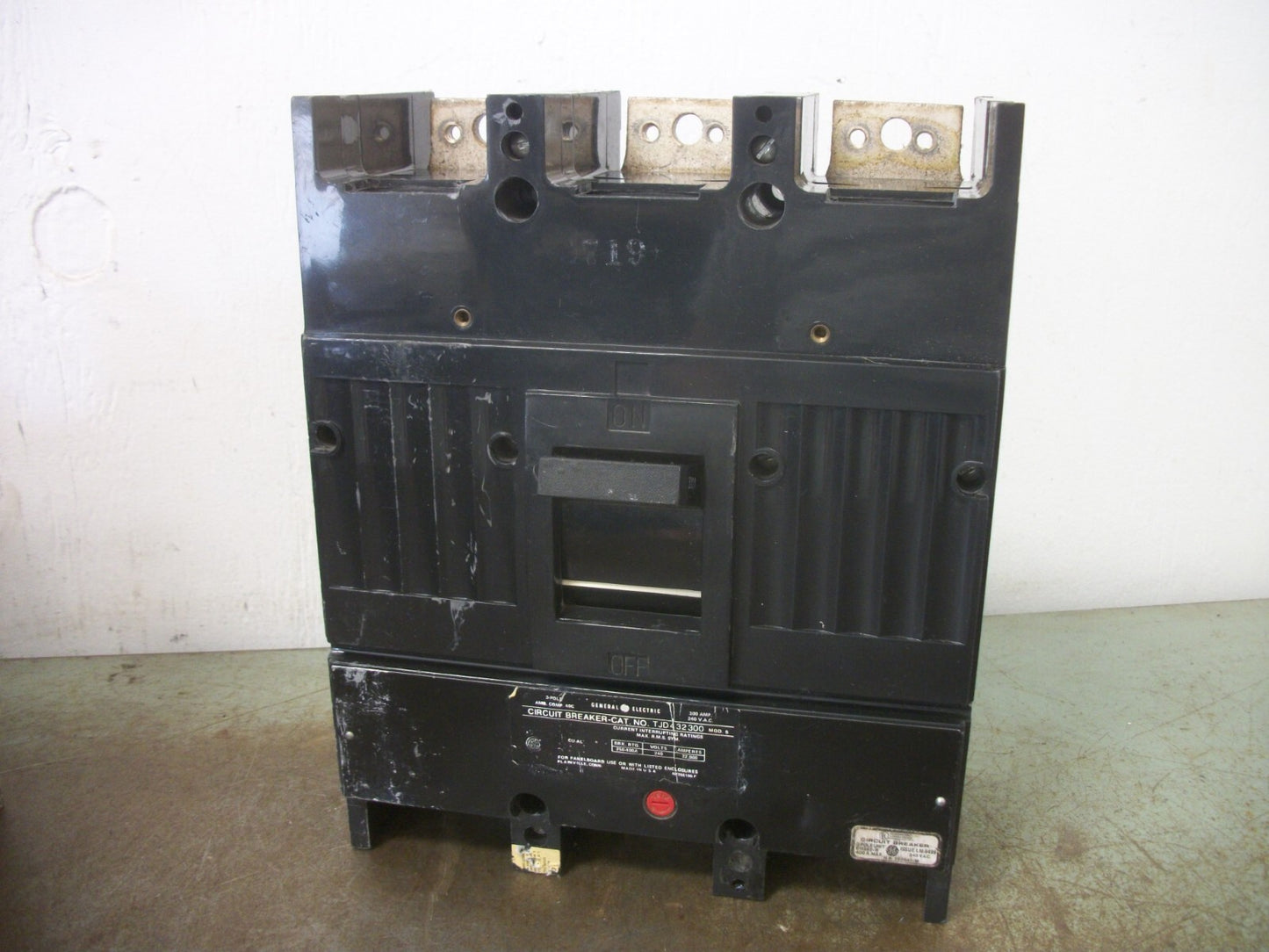 GE TJD CIRCUIT BREAKER TJD432300 300AMP 240VOLT 3POLE BLACK