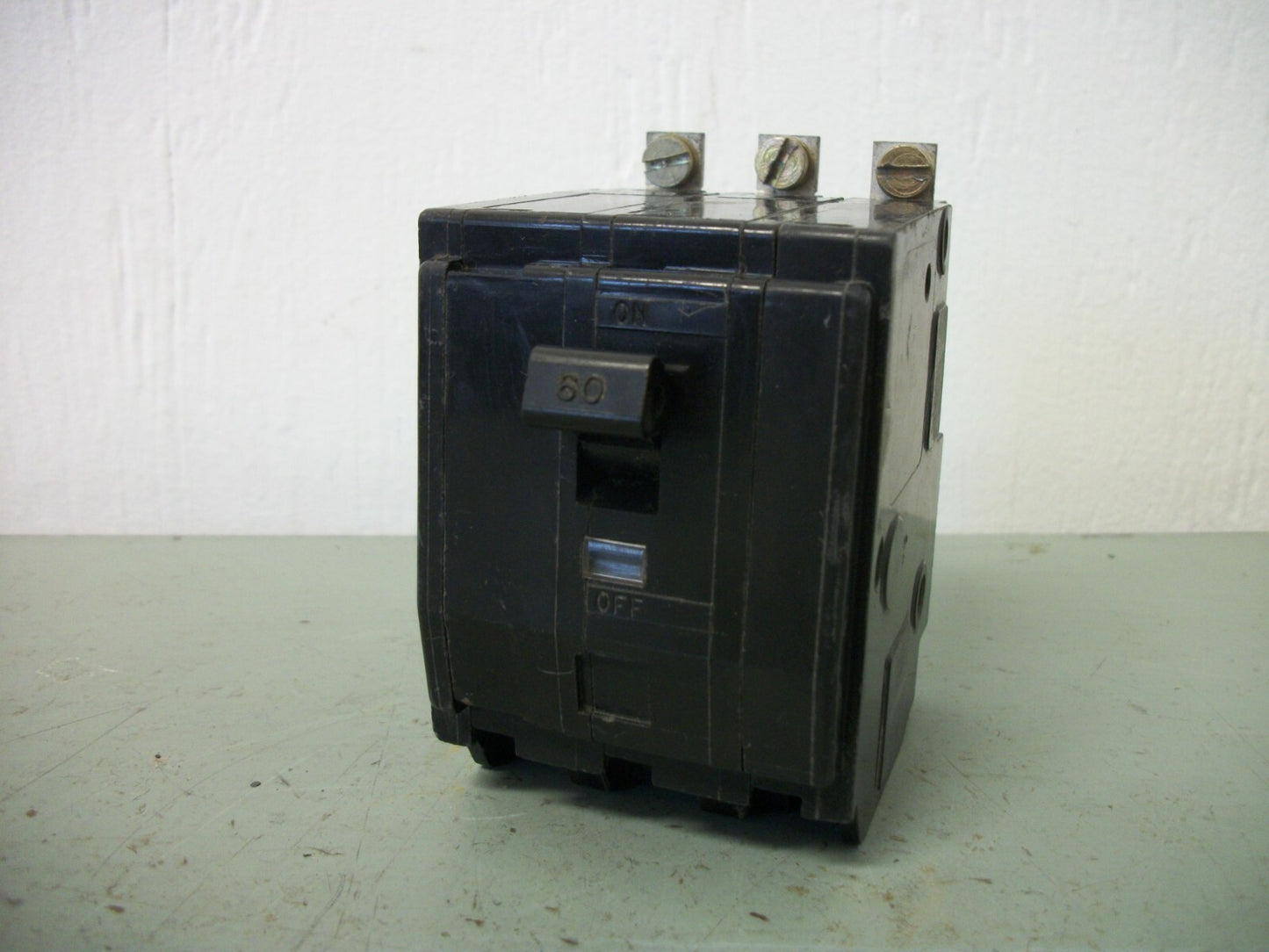 SQUARE D QOB CIRCUIT BREAKER QOB360 60AMP 240VOLT 3POLE OLD