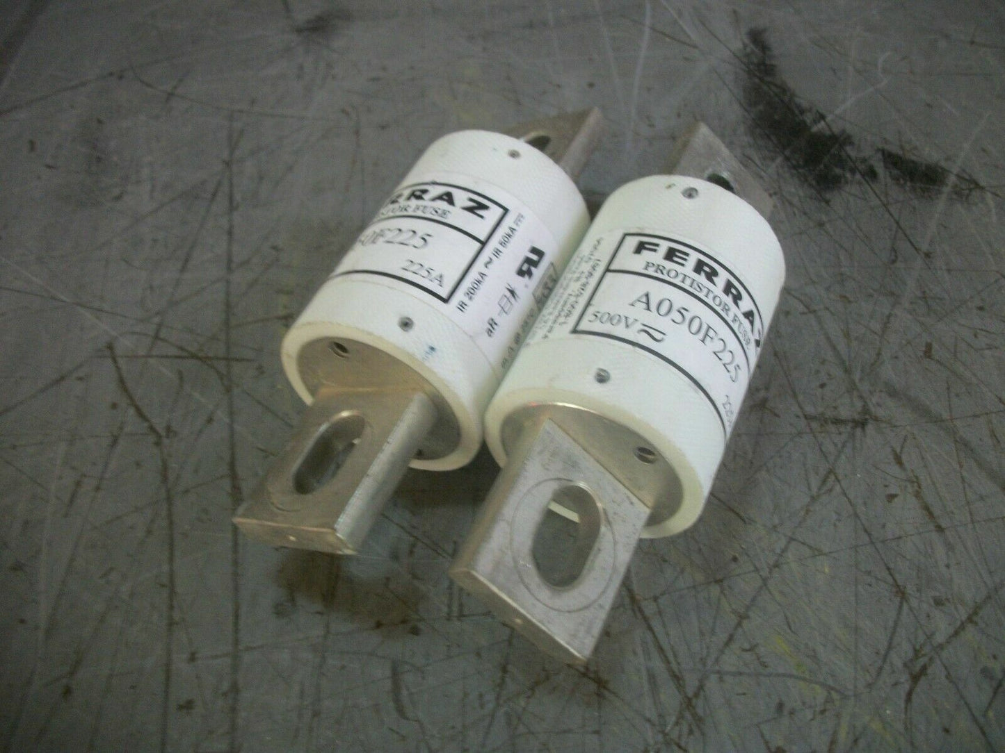 LOT OF 2 FERRAZ-SHAWMUT PROTISTOR FUSES A050F225 225AMP 500VOLT