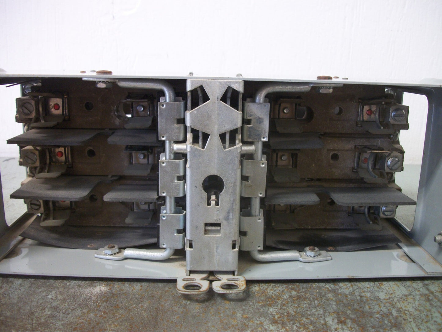 SIEMENS FUSIBLE VACU-BREAK BRANCH SWITCH V7B3222 60AMP 240VOLT 3POLE 3PH NOB