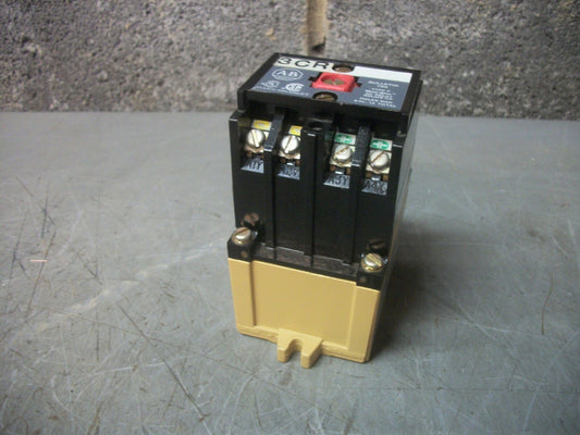 ALLEN-BRADLEY AC CONTROL RELAY 700-P400A1 120VCOIL
