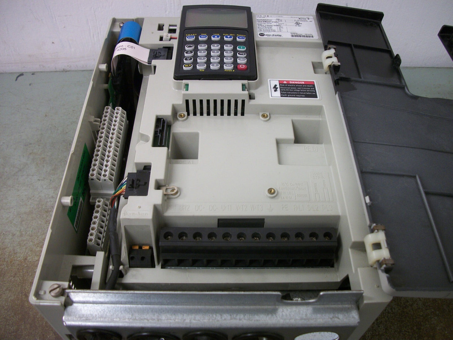 ALLEN-BRADLEY POWERFLEX 700 20HP AC DRIVE 20BE022A3AYNAND1 600VOLT 3PH 22AMP