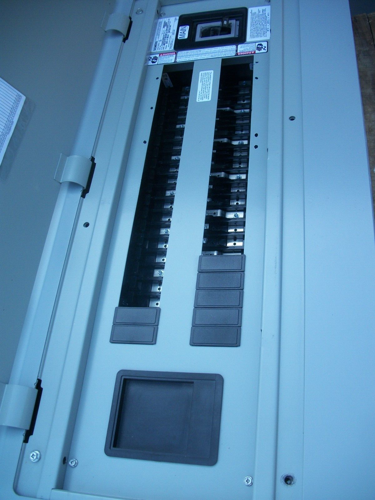 SIEMENS P1 LOAD CENTER PANELBOARD P1E42FX225ATST 250A 480Y/277V 3PH W/225A MAIN