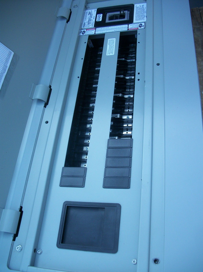 SIEMENS P1 LOAD CENTER PANELBOARD P1E42FX225ATST 250A 480Y/277V 3PH W/225A MAIN