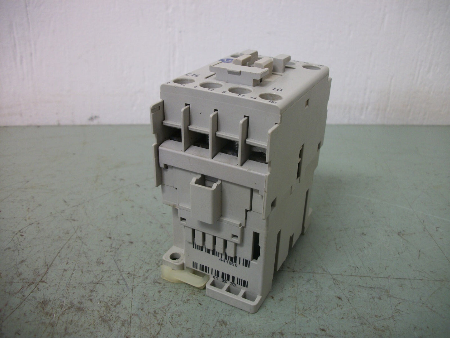 ALLEN-BRADLEY CONTACTOR 100-C16*10 30AMP 120VCOIL 3PH 600V 15HP