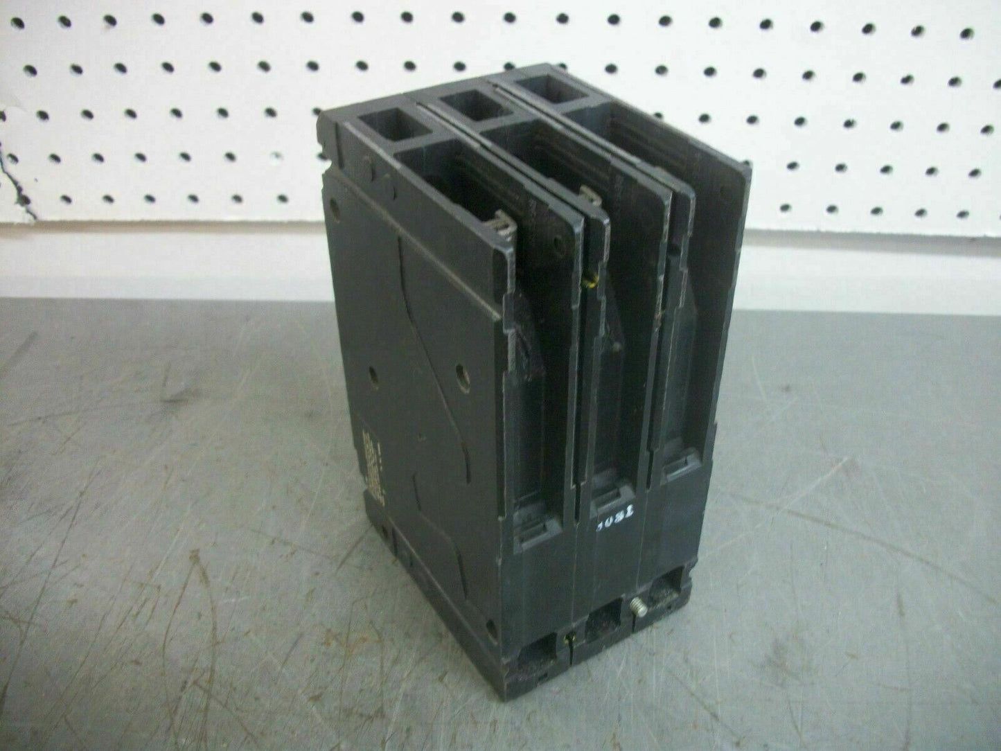 SIEMENS SENTRON ED4 CIRCUIT BREAKER ED43B015 15AMP 480VOLT 3POLE
