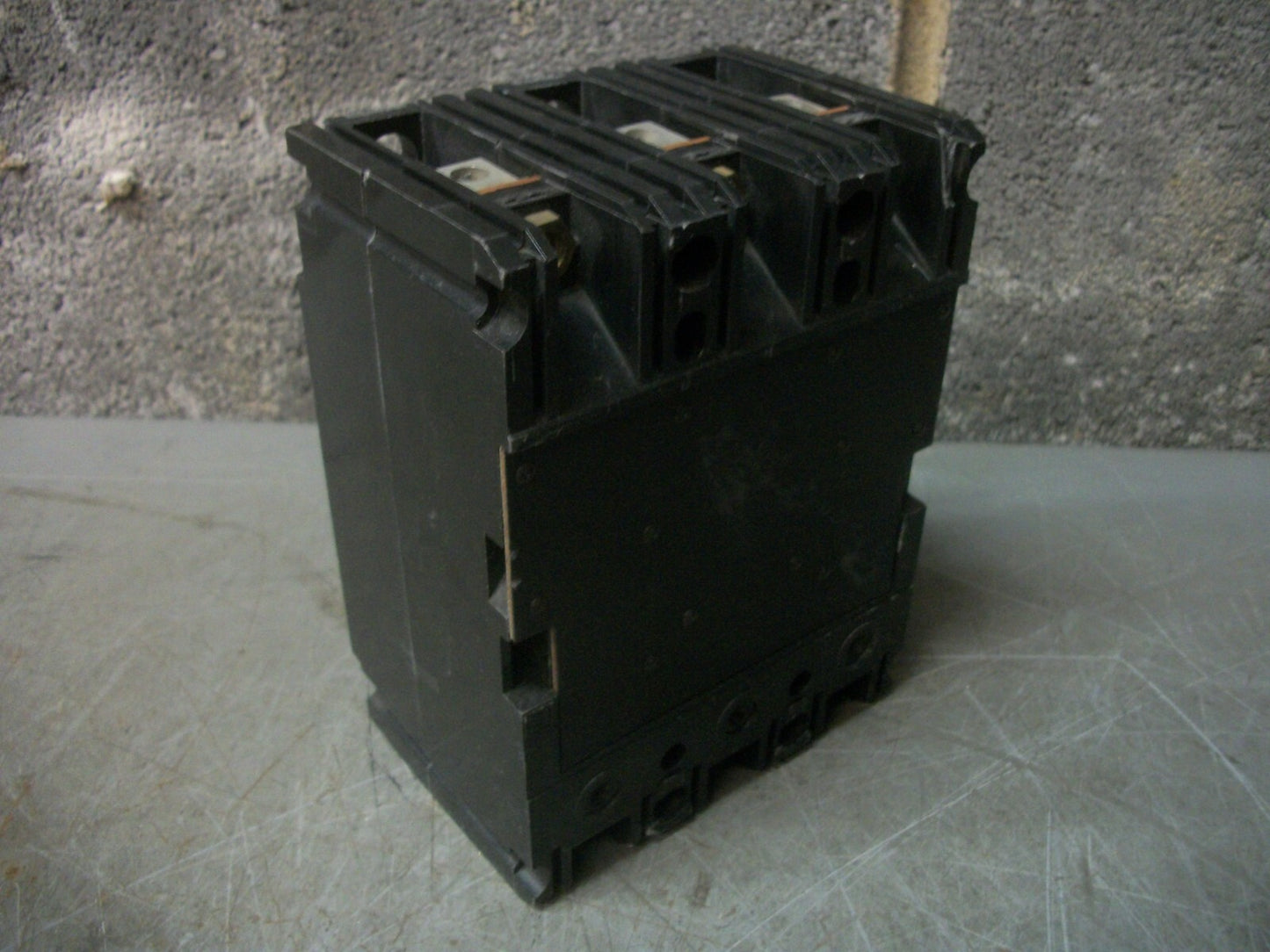 SQUARE D FAL CIRCUIT BREAKER FAL32025 25AMP 240VOLT 3POLE GRAY