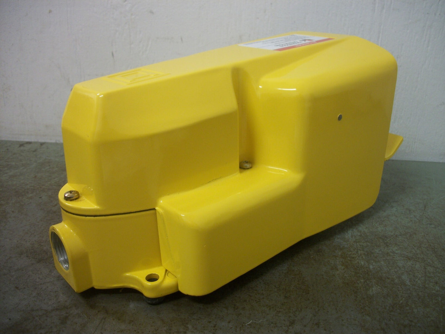 SQUARE D YELLOW FOOT SWITCH 9002AW117 600VOLT NIB