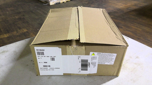 HUBBELL 93130452 WHITE STANDARD PARKING GARAGE LIGHT SRT1-35-4K7-5QW-UNV-WHT NIB