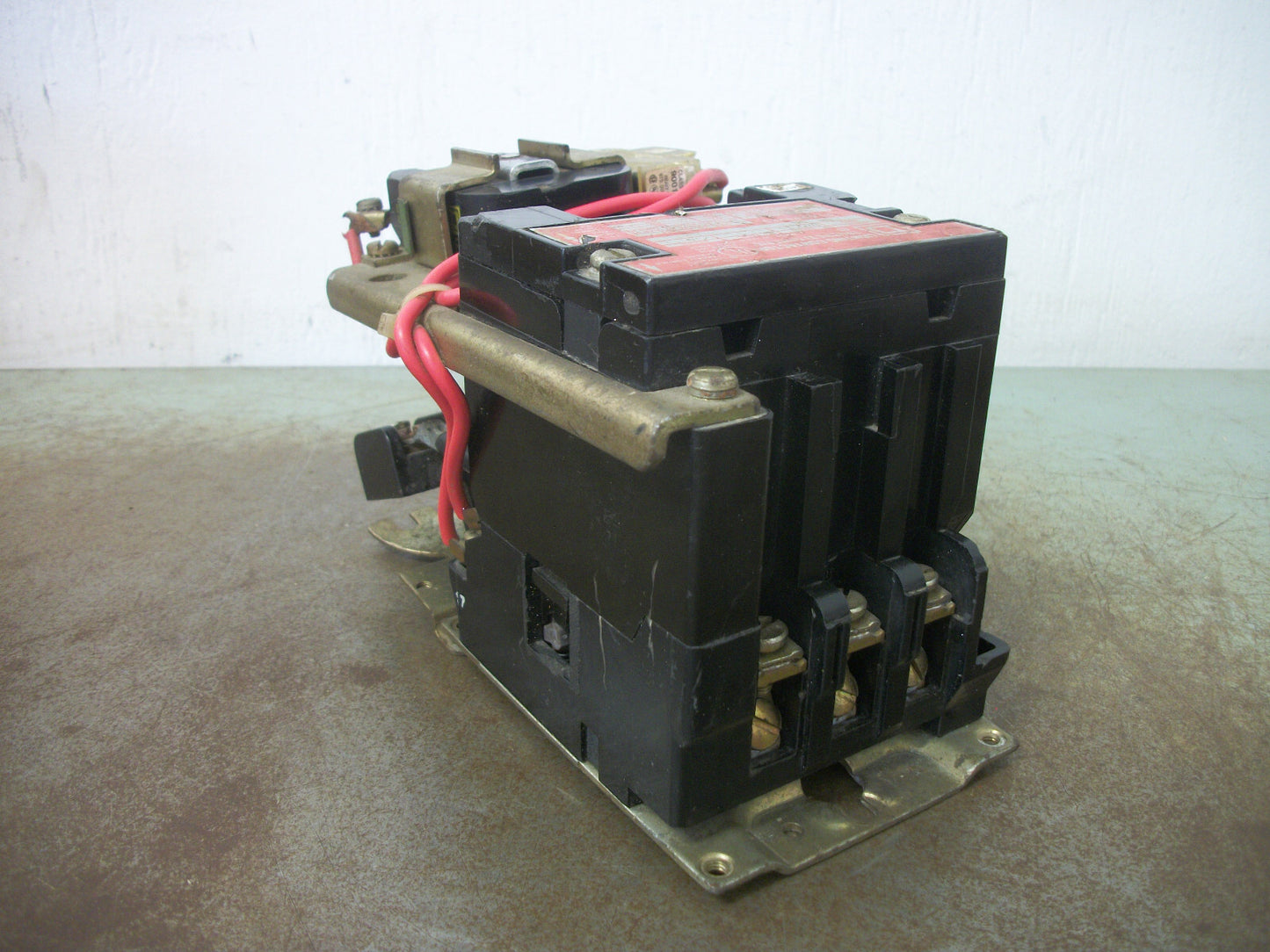 SQUARE D 30AMP 3POLE LIGHTING CONTACTOR 8903SMO11 8903SM011 120VCOIL CHIPPED