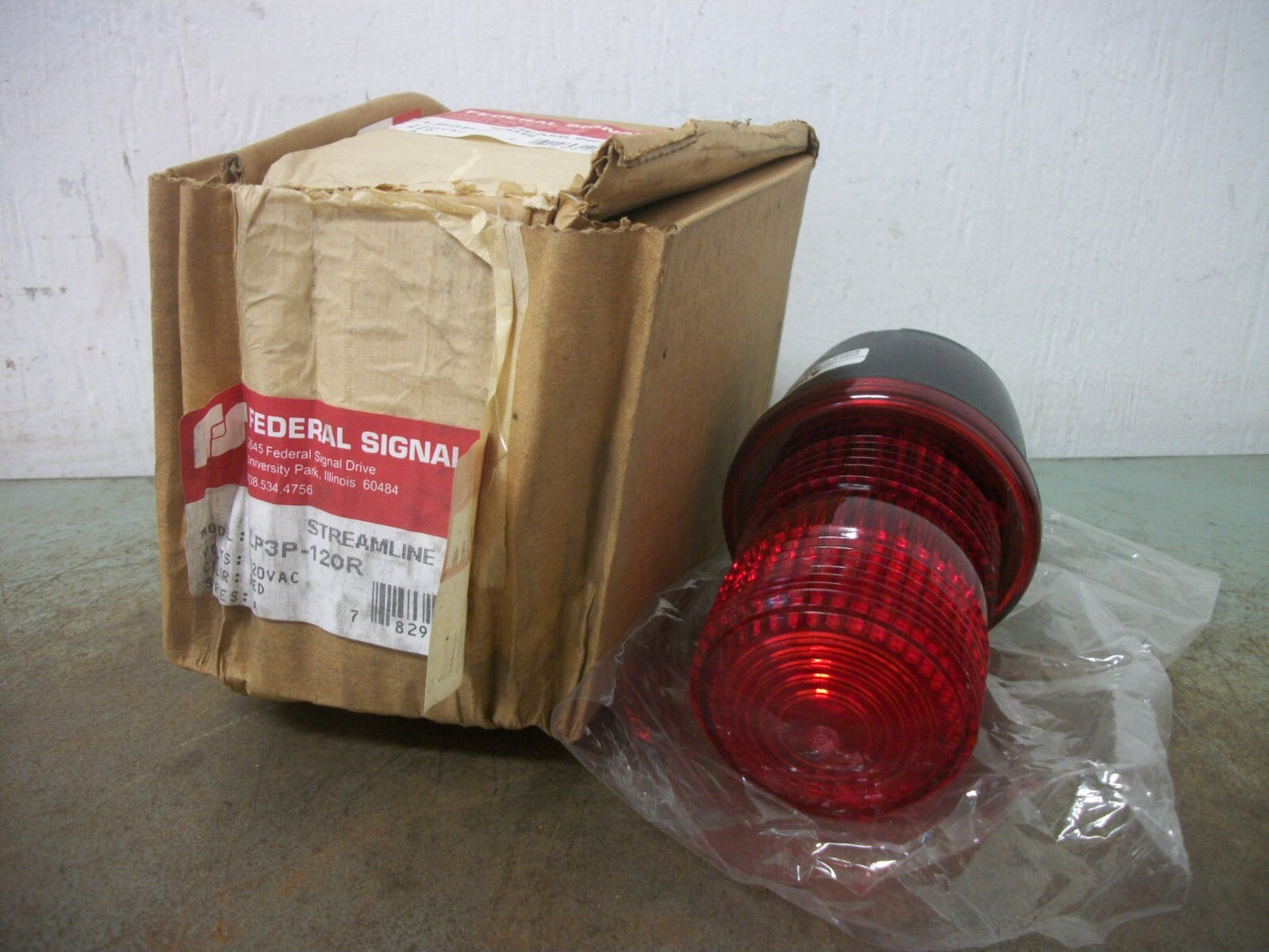 FEDERAL SIGNAL STREAMLINE RED STROBE LIGHT LP3P-120R 120VOLT NIB