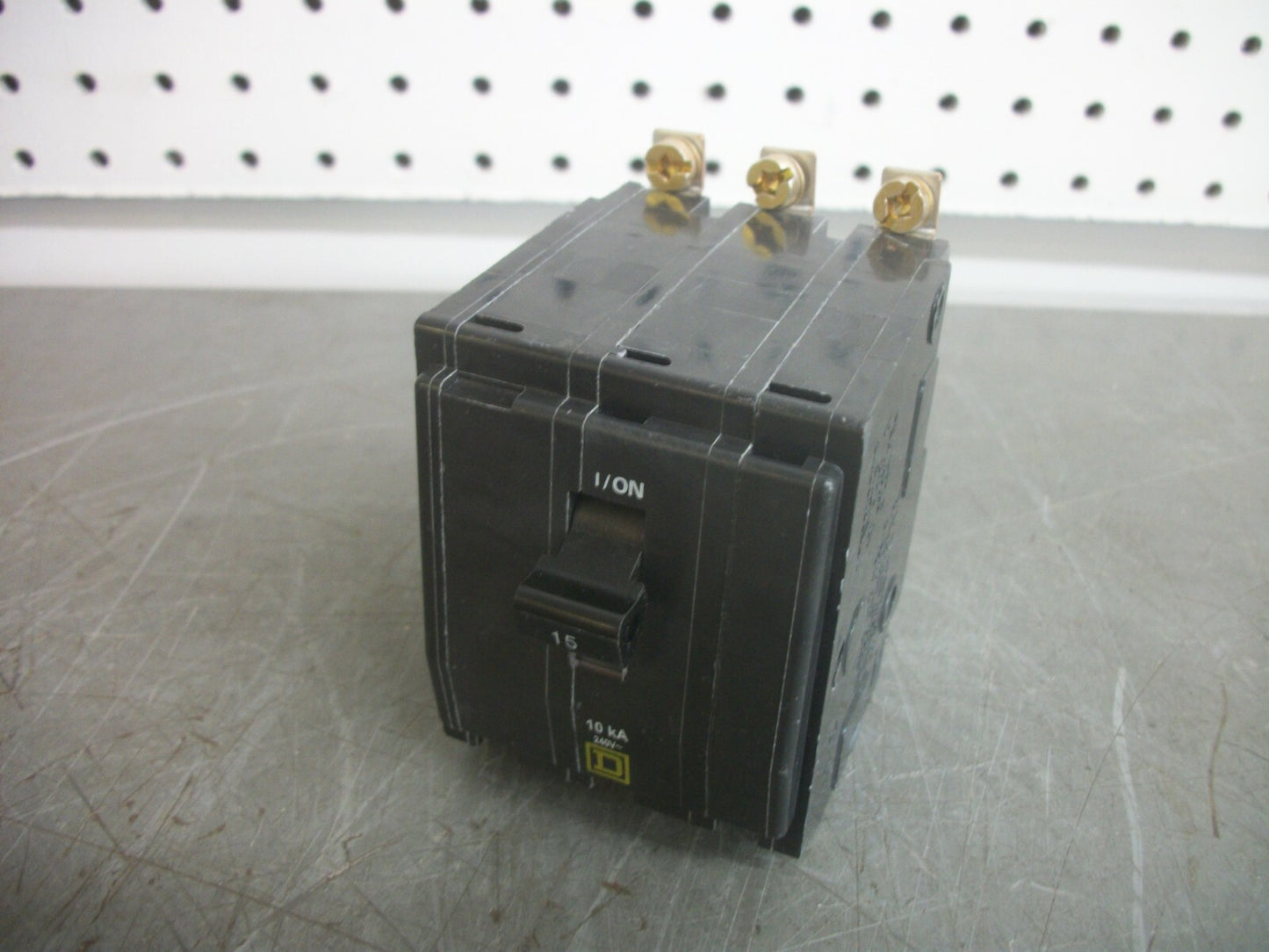 SQUARE D QOB CIRCUIT BREAKER QOB315 15AMP 240VOLT 3POLE NOB