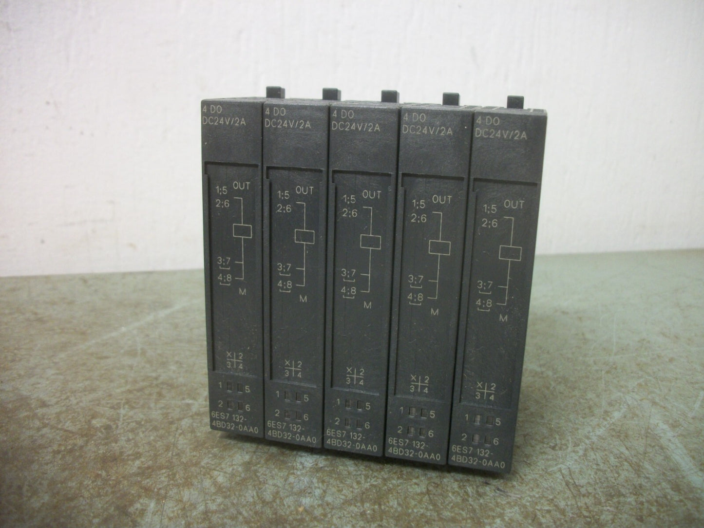 SIEMENS LOT OF 5 SIMATIC S7 DIGITAL OUTPUT MODULES 6ES7 132-4BD32-0AA0