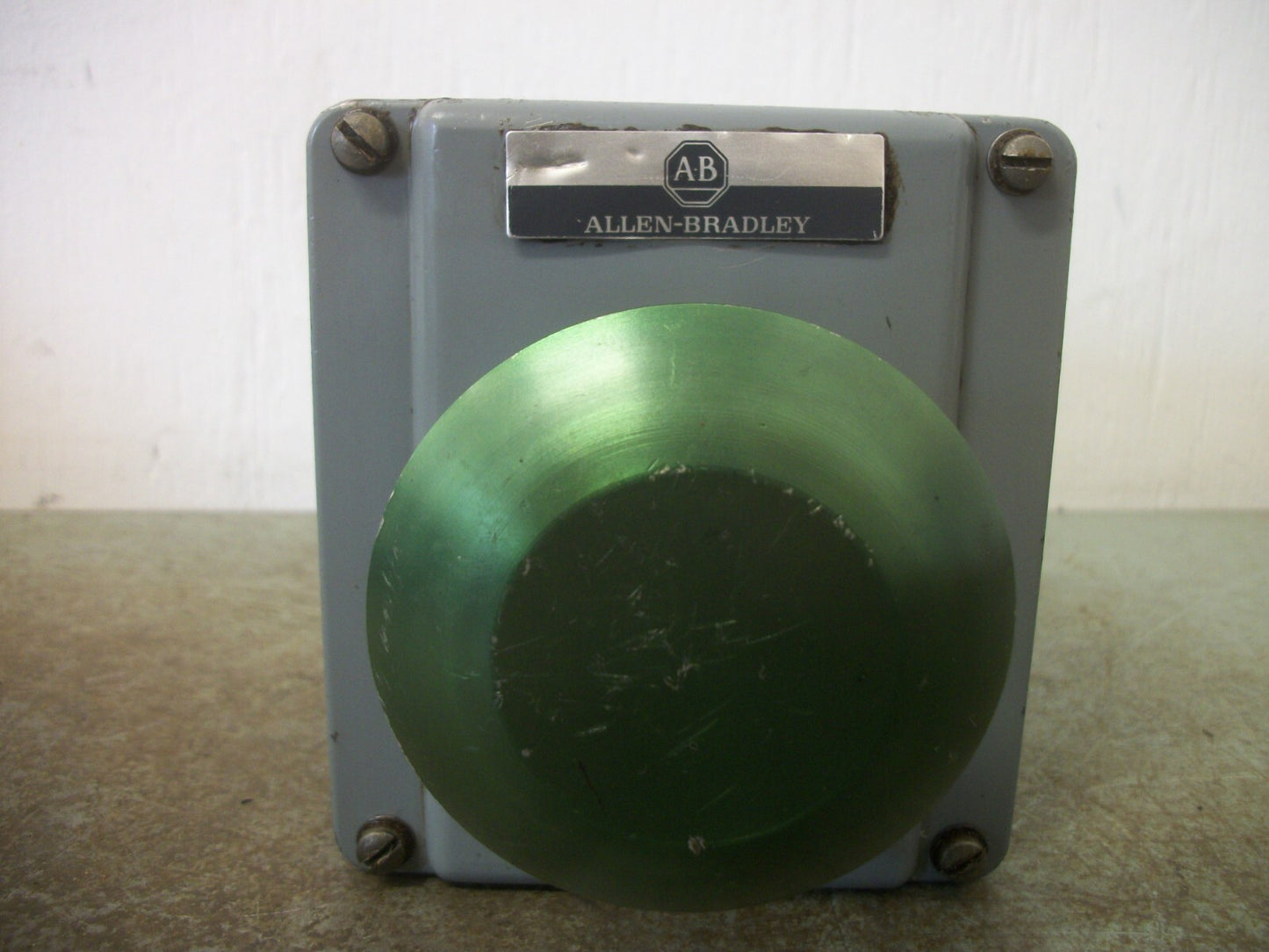 ALLEN-BRADLEY C-H GREEN MOMENTARY JUMBO MUSHROOM PUSHBUTTON 10250T33G