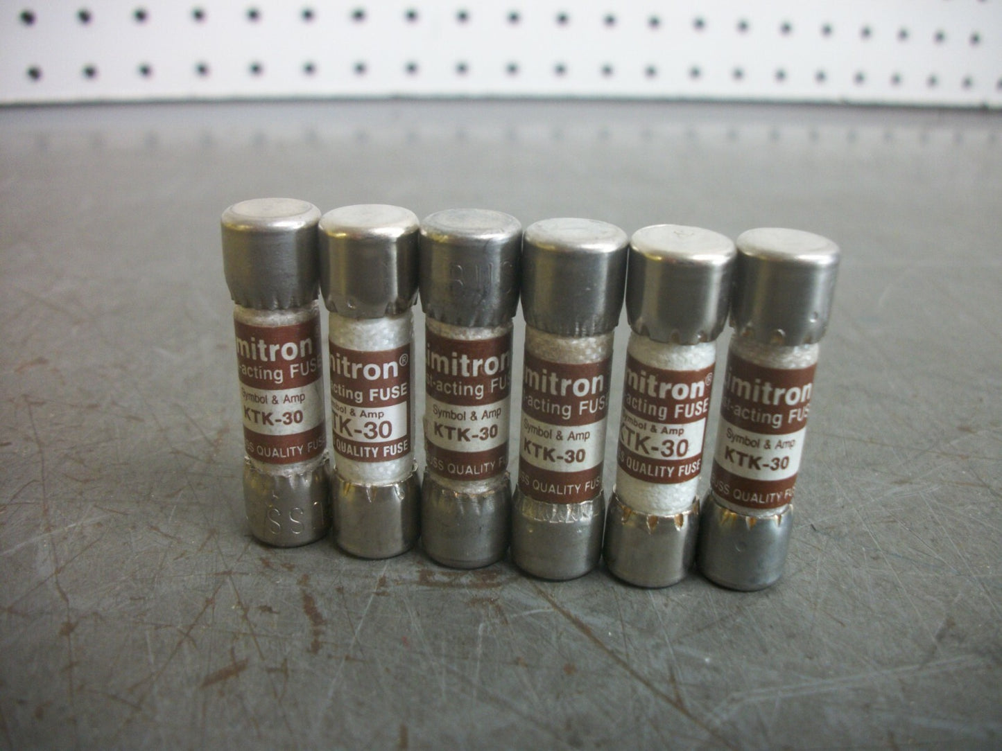 BUSSMANN LOT OF 6 LIMITRON FUSES KTK30 30AMP 600VOLT NOB