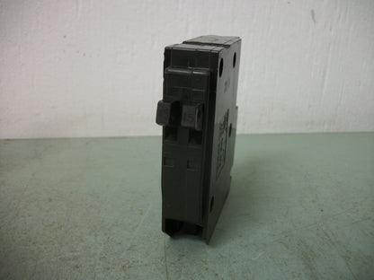 SQUARE D QOT TANDEM CIRCUIT BREAKER QOT1515 15AMP 240VOLT 2POLE HOOK NOB