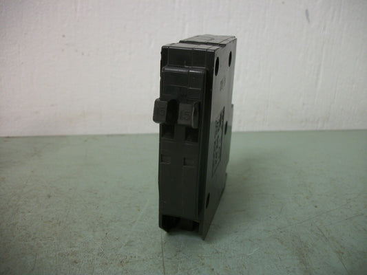 SQUARE D QOT TANDEM CIRCUIT BREAKER QOT1515 15AMP 240VOLT 2POLE HOOK NOB