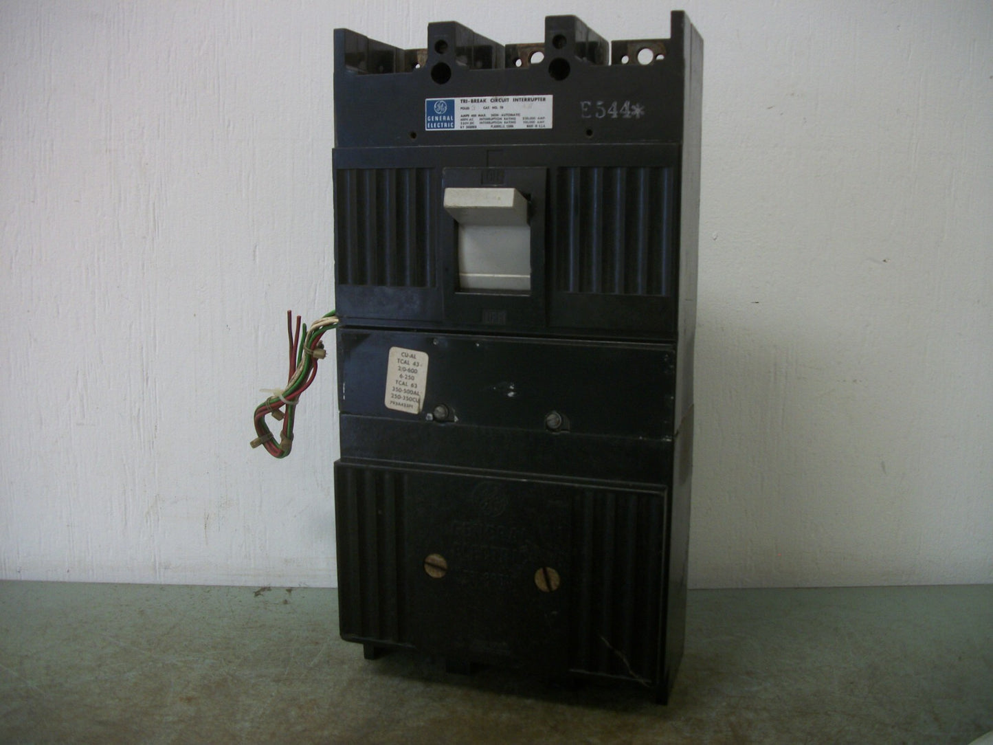 GE TRI-BREAK TB CIRCUIT BREAKER TB43F 400AMP 600VOLT 3POLE W/AUX