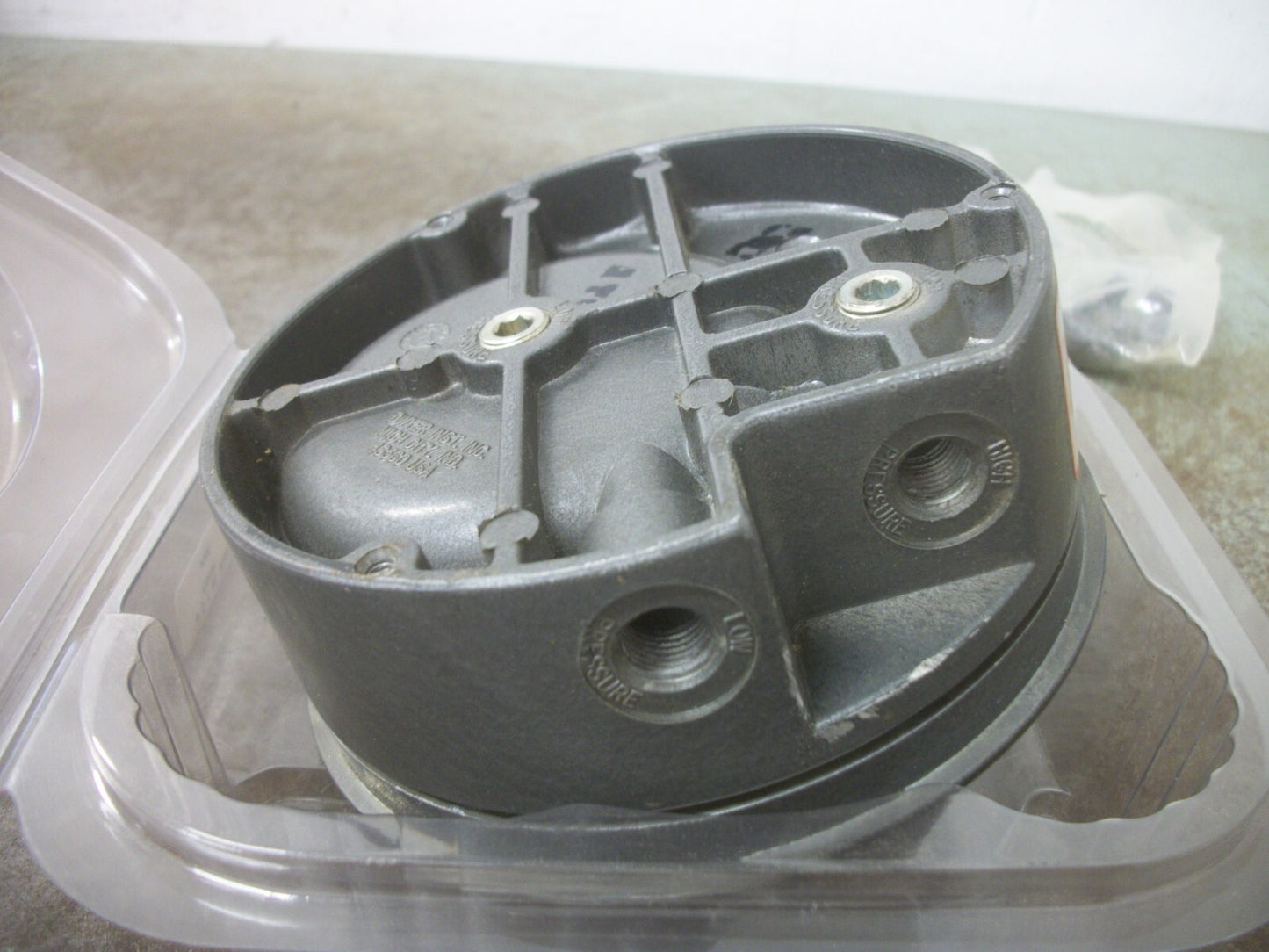 DWYER MAGNEHELIC PRESSURE GAGE 2005 C 0-5" WATER 15PSIG NEW