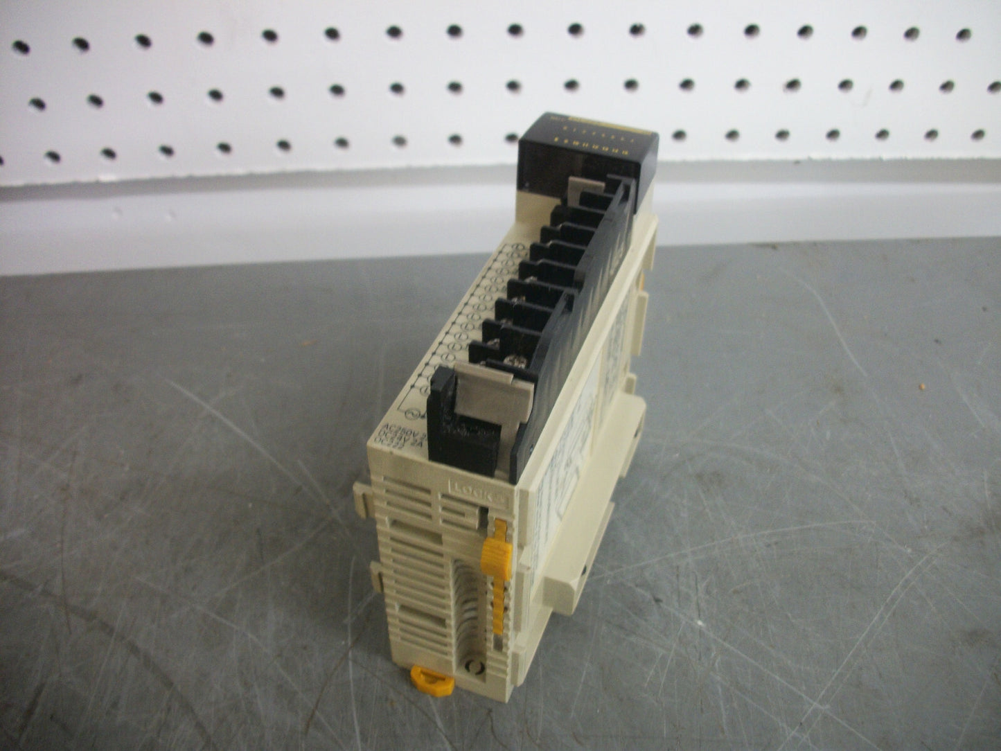 OMRON OUTPUT UNIT CQM1-OC222