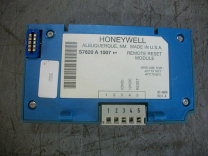 HONEYWELL BURNER CONTROL UNIT RM7890 B 1014 W/REMOTE RESET & FLAME AMPLIFIER