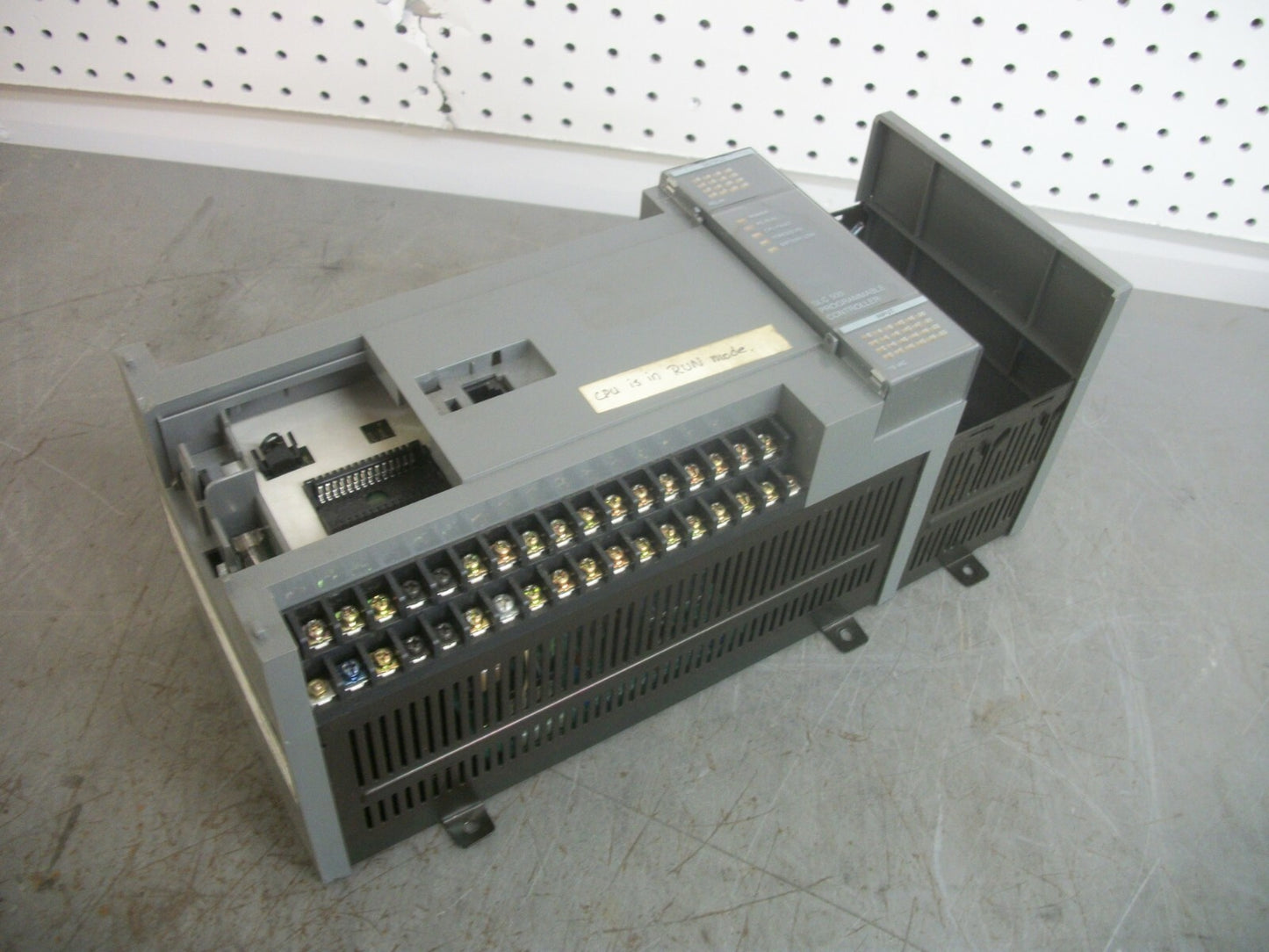ALLEN-BRADLEY SLC 500 PROCESSOR UNIT 40 I/O 1747-L40A