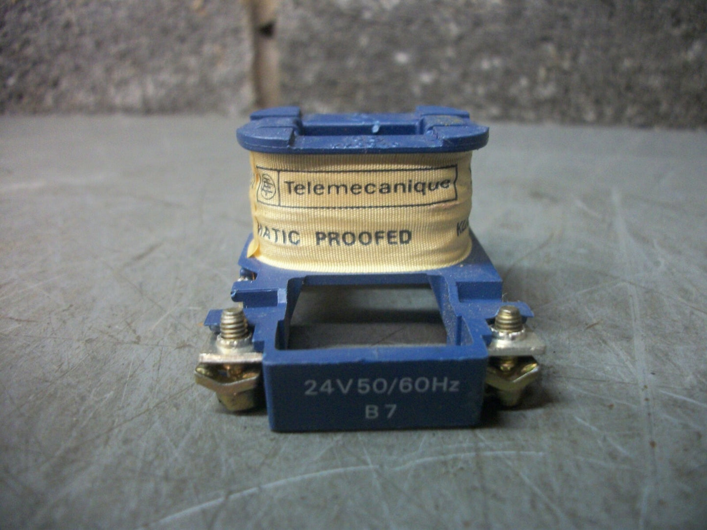 TELEMECANIQUE REPLACEMENT COIL LX1D2B7 24VCOIL NOB