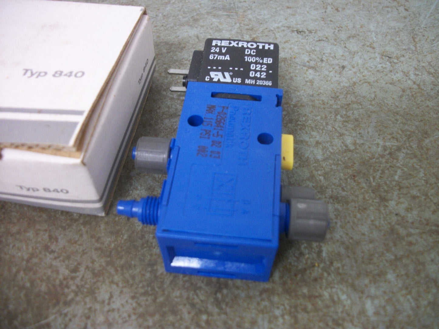 REXROTH PNEUMATIC SOLENOID VALVE P-026641-5 24VCOIL NIB