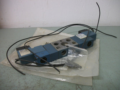 MAC DOUBLE SOLENOID VALVE 825C-PM-111AA-593 120VOLT NEW