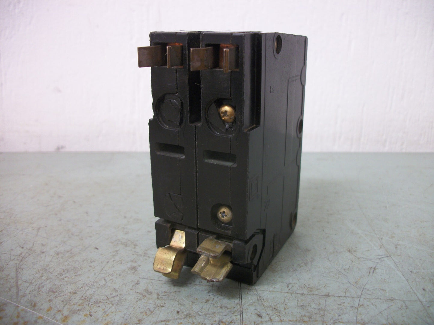SQUARE D QOT CIRCUIT BREAKER QOT23030 30AMP 240VOLT 4POLE CHIPPED