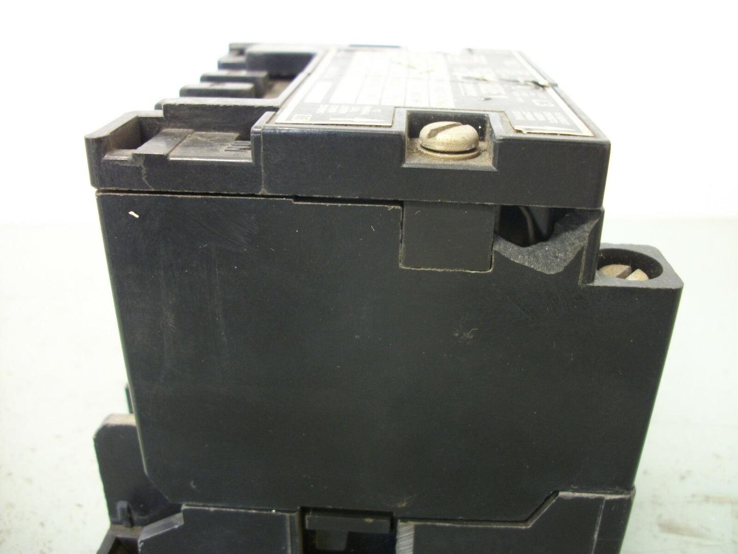 SQUARE D SIZE 1 CONTACTOR 8536SCTO3 120VCOIL 3PH 600V 10HP CRACKED