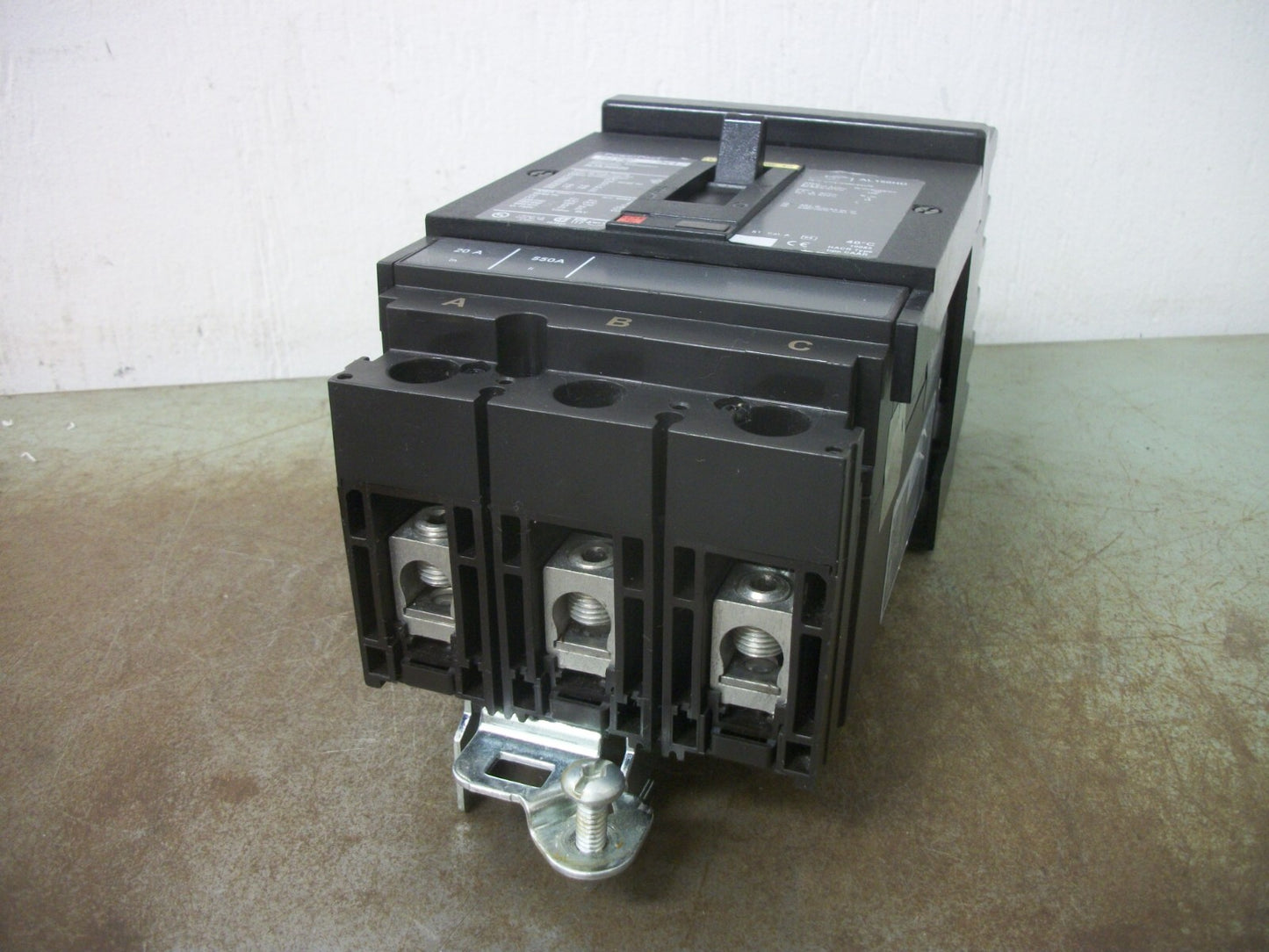 SQUARE D POWERPACT I-LINE HJ CIRCUIT BREAKER HJA36020 20AMP 600VOLT 3POLE