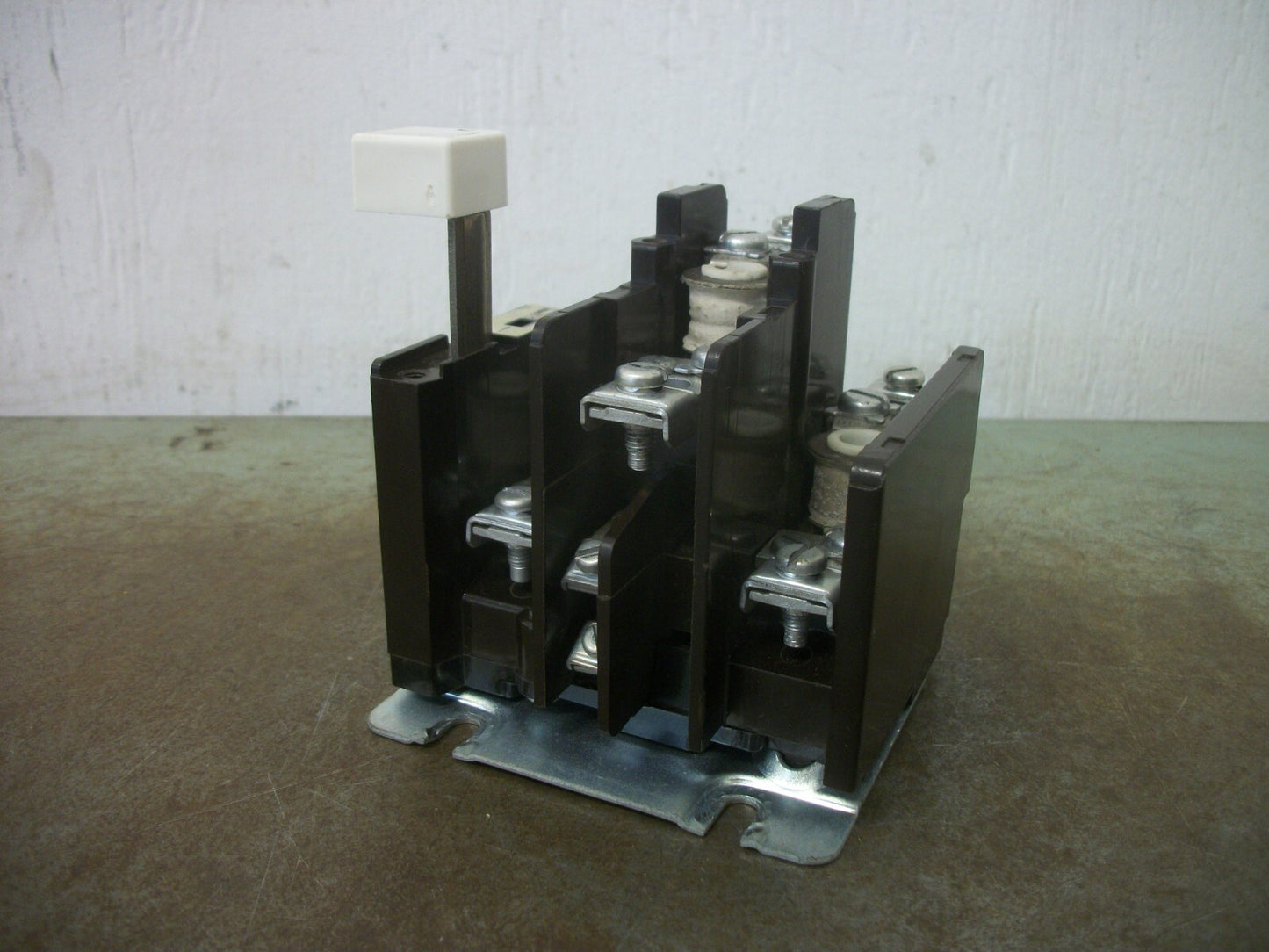 CUTLER-HAMMER THERMAL OVERLOAD RELAY C300CN3 600VOLT 3POLE NO EXTENDED HANDLE