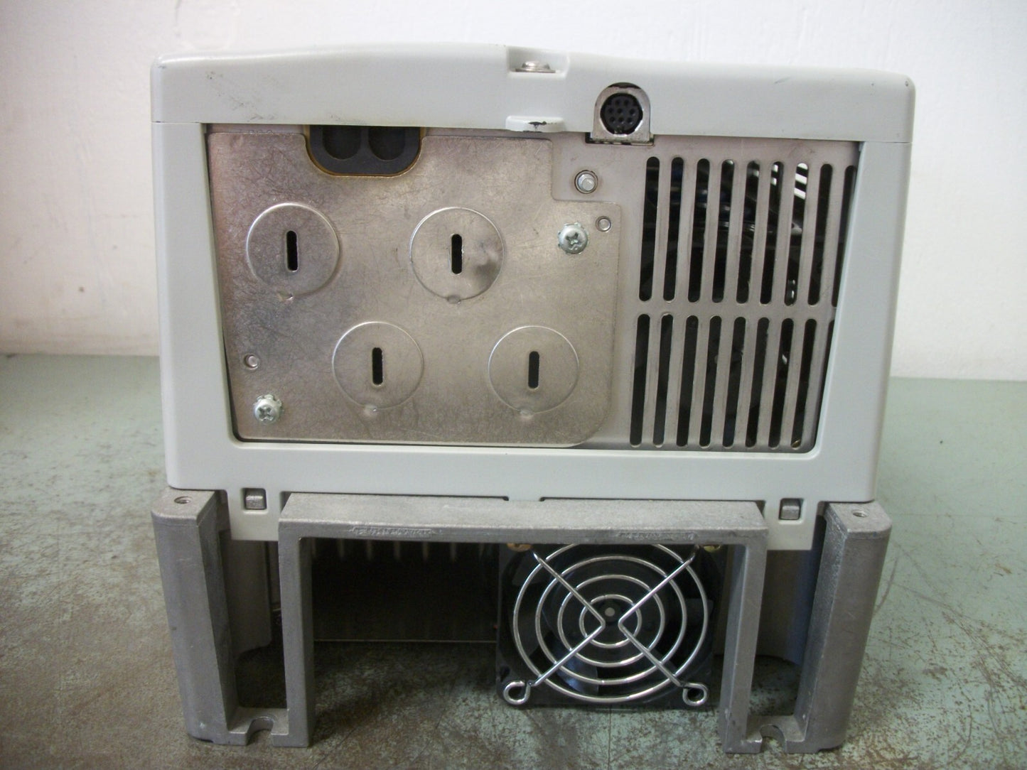 ALLEN-BRADLEY POWERFLEX 70 7.5HP AC DRIVE 20AD011A3AYNANNN 460VOLT 3PH 11AMP NOB