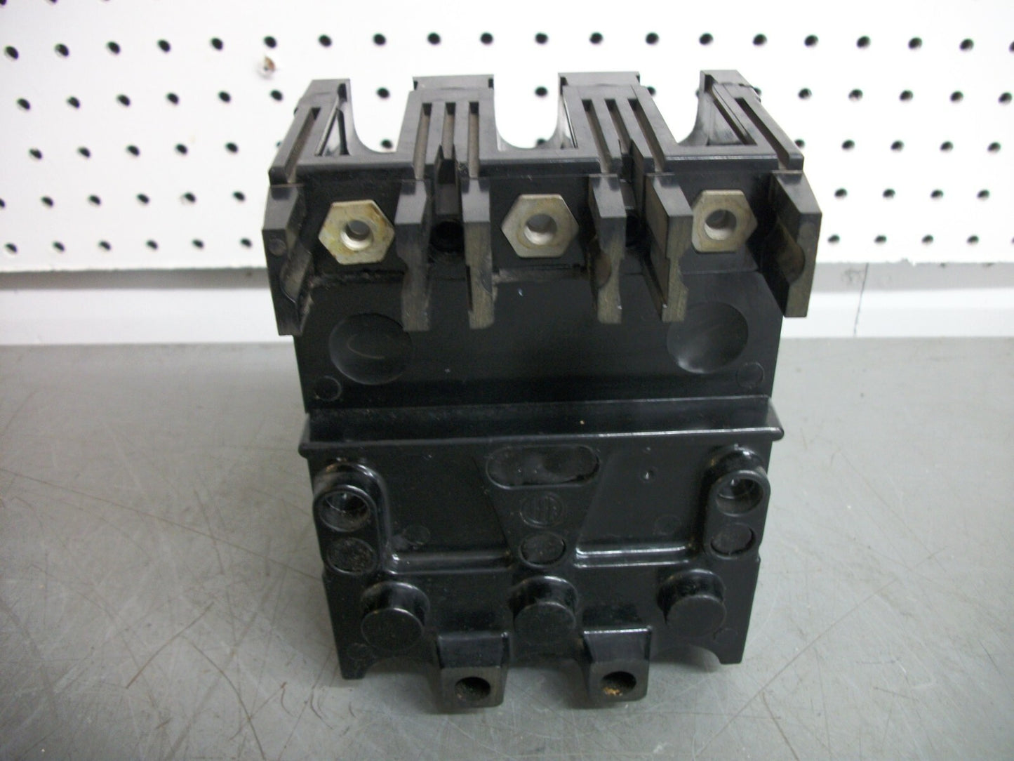 SIEMENS EE3 CIRCUIT BREAKER EE3B015 15AMP 240VOLT 3POLE CHIPPED