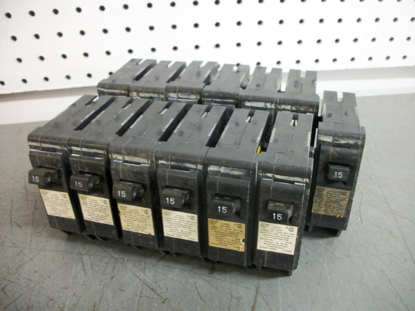 CROUSE-HINDS LOT OF 13 MP-C CIRCUIT BREAKERS MP115 15AMP 240VOLT 1POLE