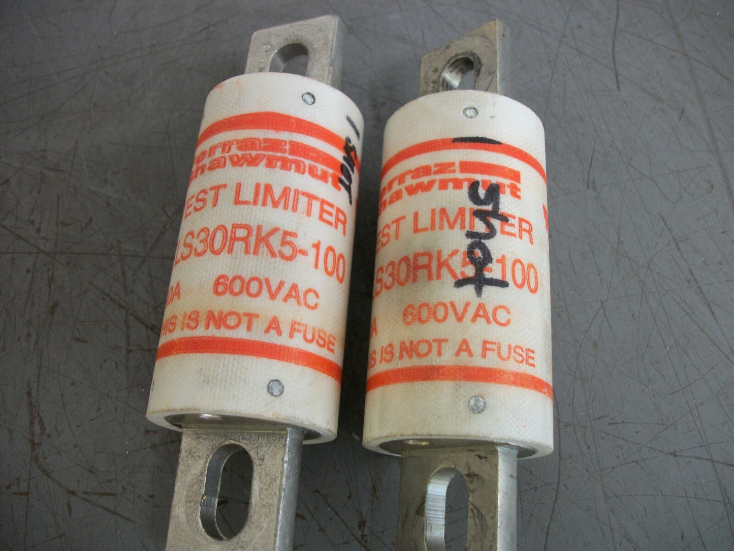 FERRAZ-SHAWMUT LOT OF 2 TEST LIMITER FUSES TLS30RK5-100 30AMP 600VOLT