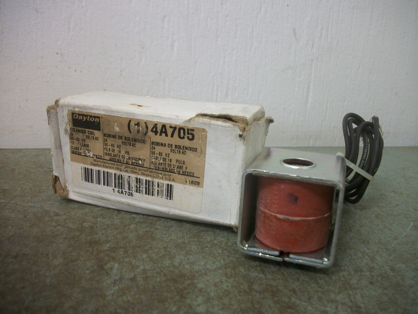 DAYTON SOLENOID VALVE COIL 4A705 24VCOIL 17-12WATT NIB