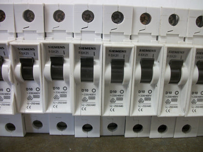 SIEMENS LOT OF 12 MINI CIRCUIT BREAKERS 5SX21D10 10AMP 230/400VOLT 1POLE