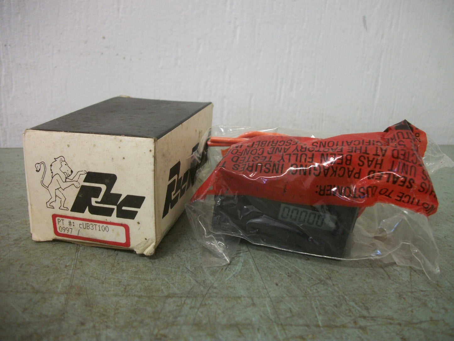 RED LION MINI DIGITAL TOTALIZER/TIMER MODULE CUB3T100 NIB