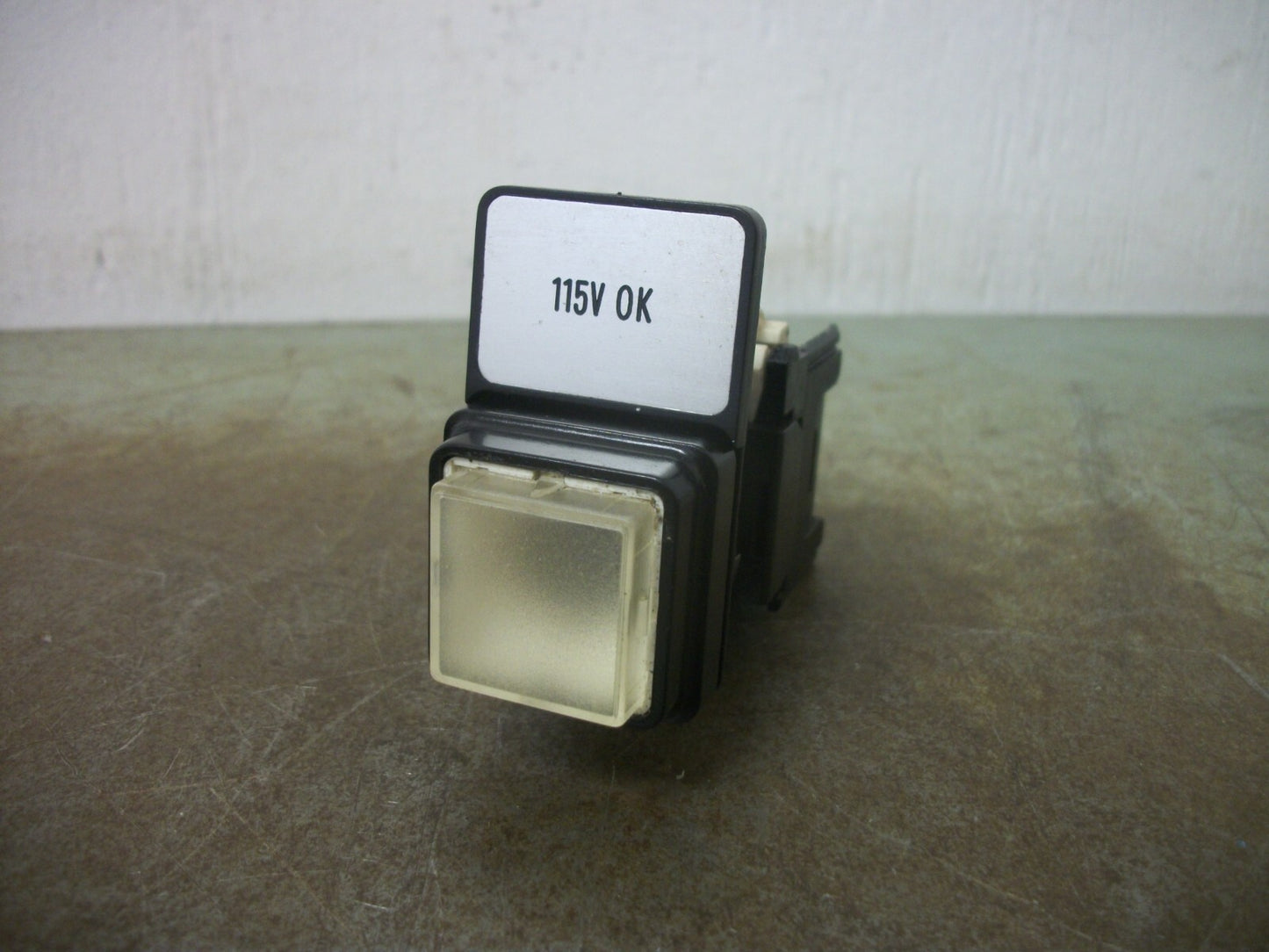 TELEMECANIQUE CLEAR INDICATOR LIGHT DFSN 250VOLT 2W