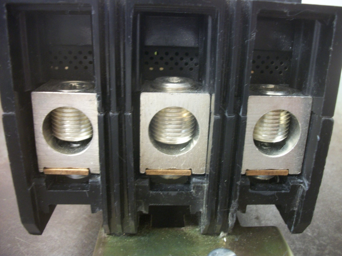 SQUARE D I-LINE KA CIRCUIT BREAKER KA36200 200AMP 600VOLT 3POLE GREEN