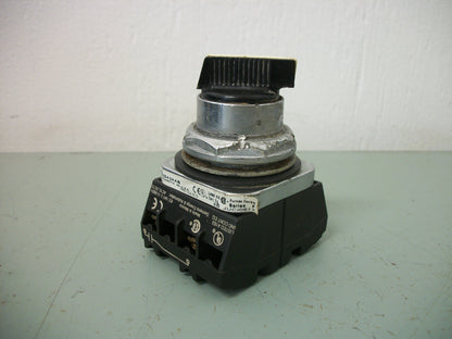 SIEMENS 2-POSITION MAINTAINED SELECTOR SWITCH 52SA2AAB
