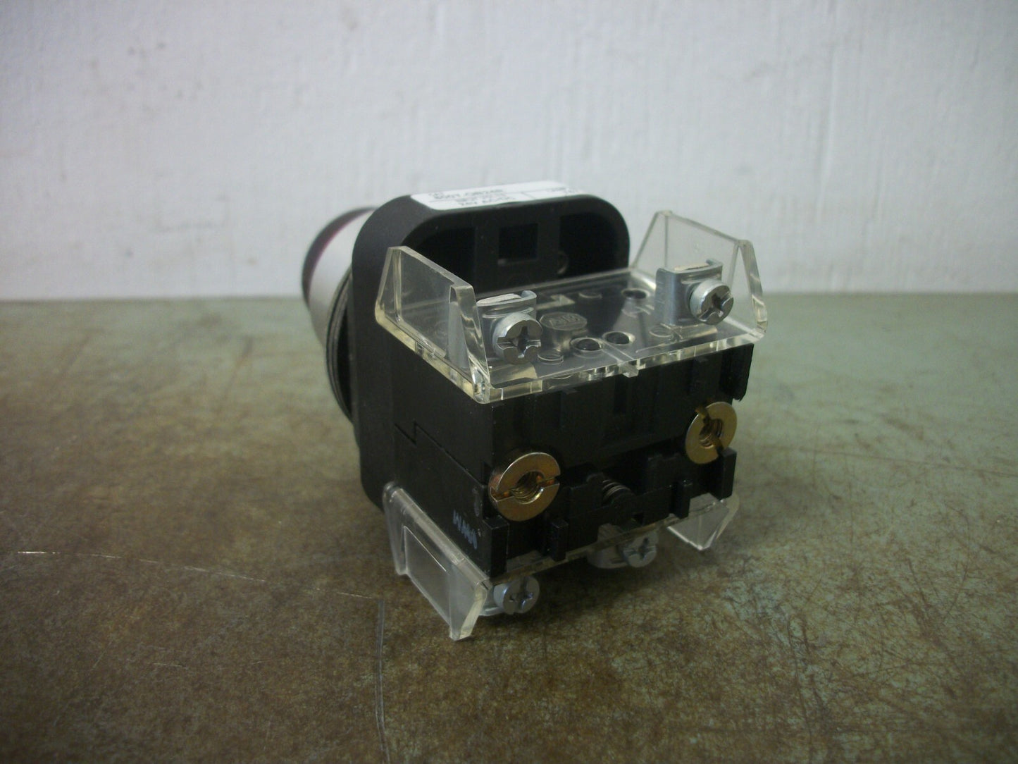 ALLEN-BRADLEY RED ILLUMINATED MOMENTARY PUSHBUTTON 800T-QB24R 24VOLT