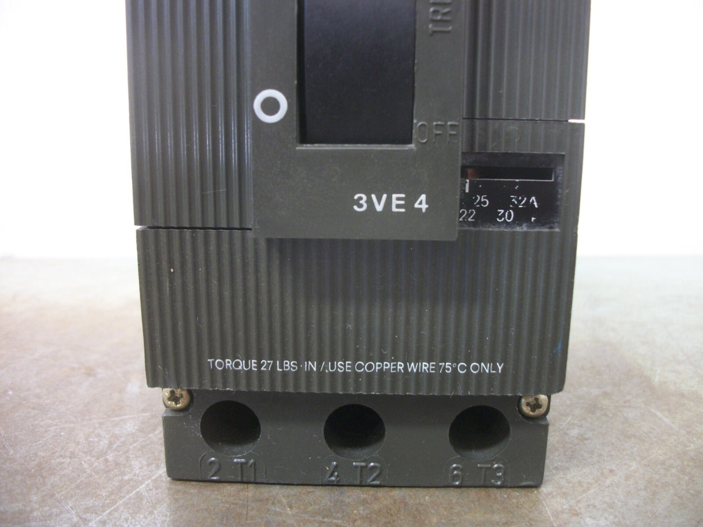 SIEMENS 3VE4 CIRCUIT BREAKER 3VE4200-0CQ00 22-32AMP 600VOLT 3POLE W/SHUNT