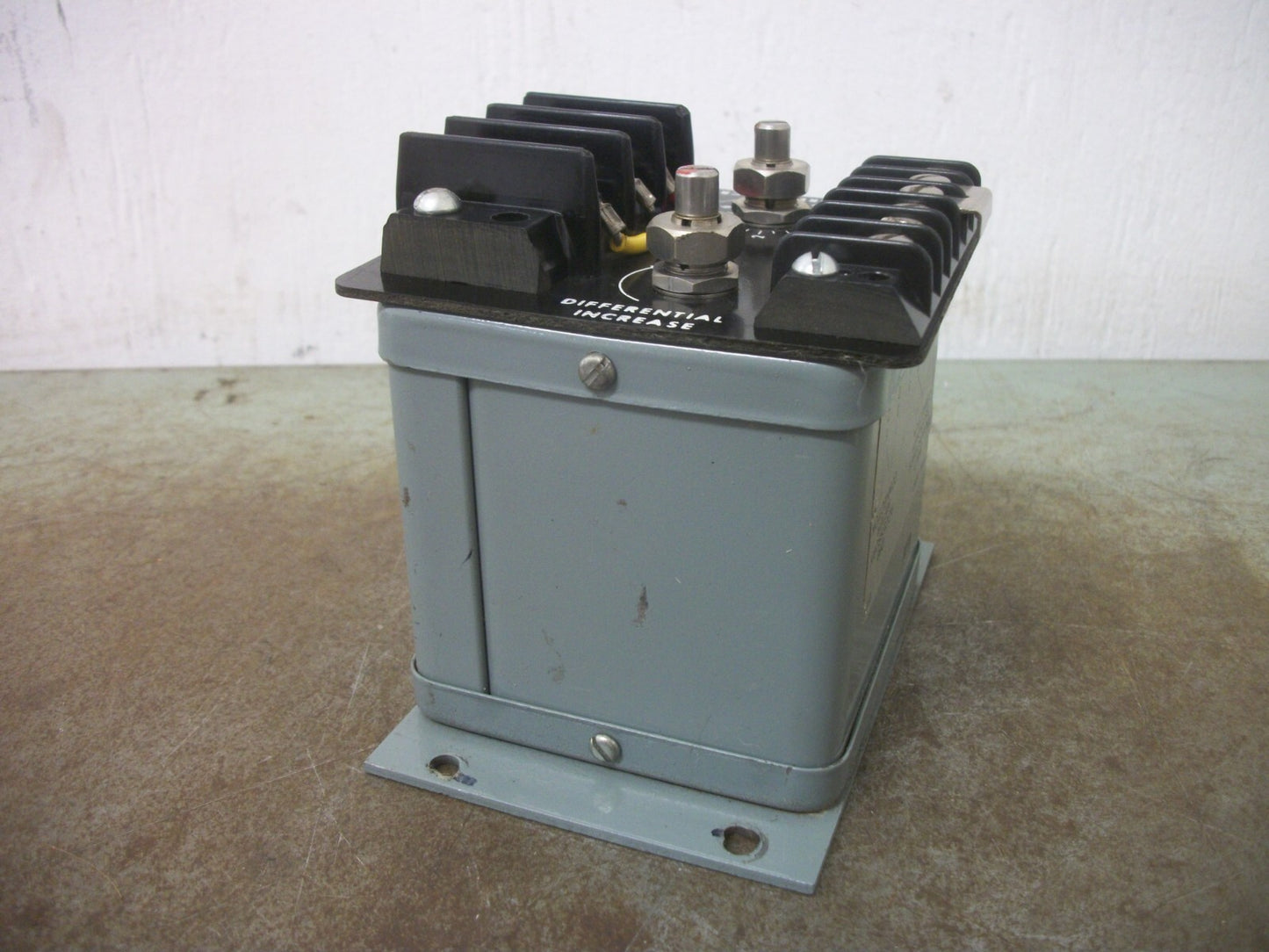CUTLER-HAMMER ADJUSTABLE CURRENT RELAY TRANSFORMER D60LA