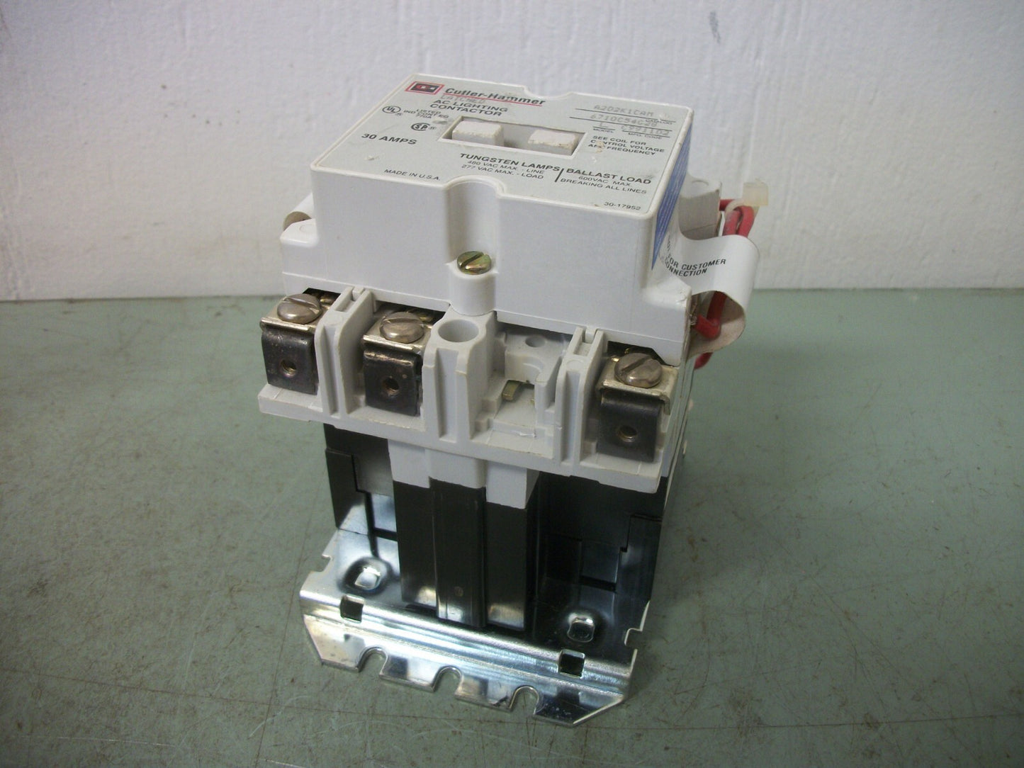 CUTLER-HAMMER 30AMP LATCHING LIGHTING CONTACTOR A202K1CAM 120VCOIL