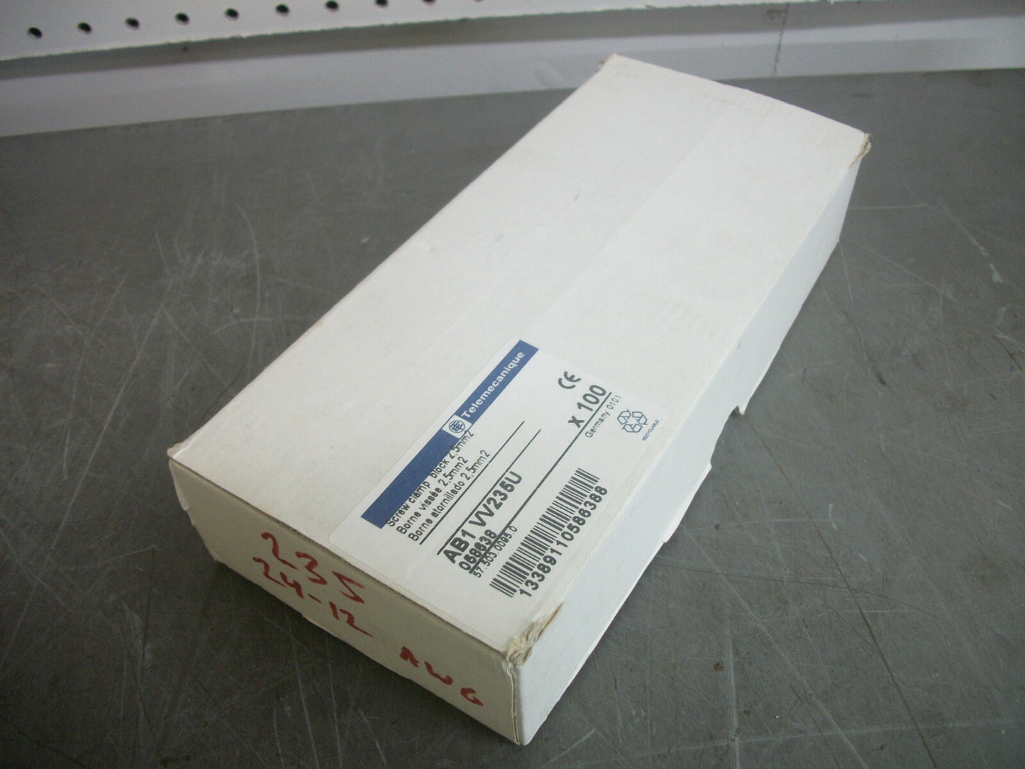 TELEMECANIQUE BOX OF 55 2.5mm2 SCREW CLAMP TERMINAL BLOCKS AB1VV235U NIB