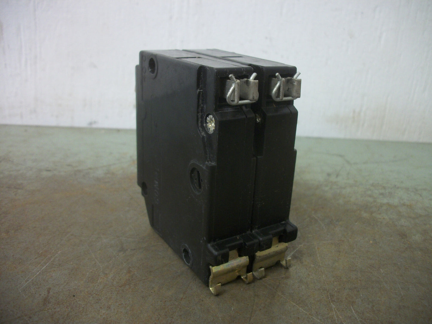 CUTLER-HAMMER CH CIRCUIT BREAKER CH215 15AMP 240VOLT 2POLE